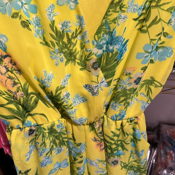 Floral Romper - Picture 5 of 8